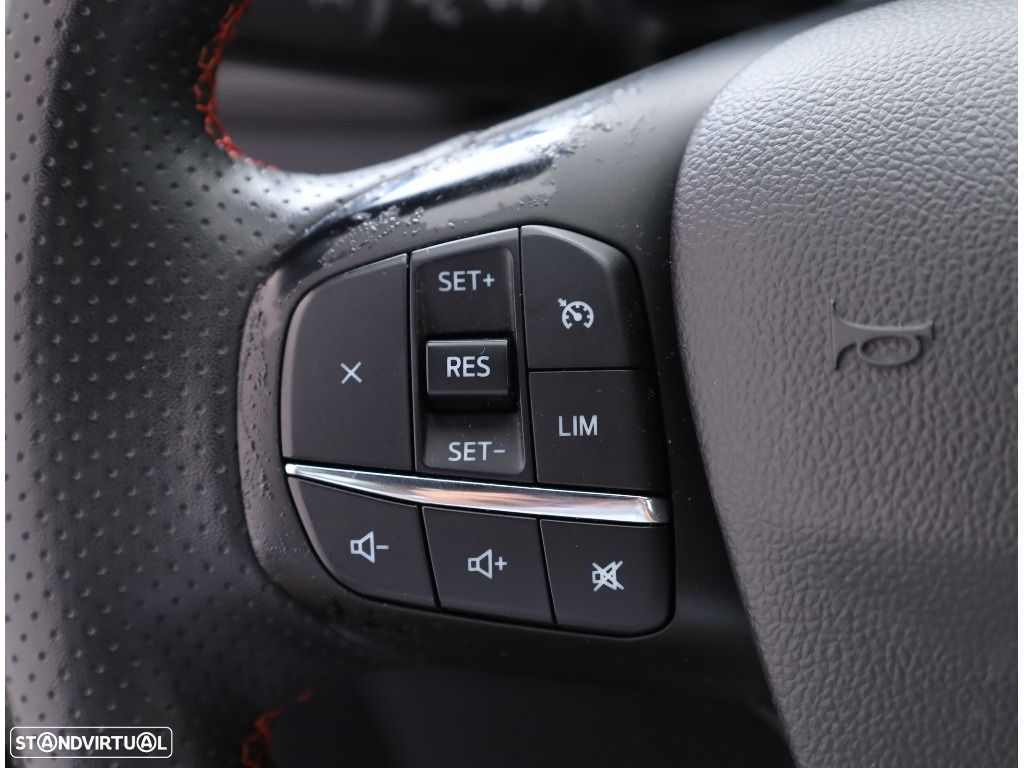 Ford Kuga 1.5 EcoBoost ST-Line - 32