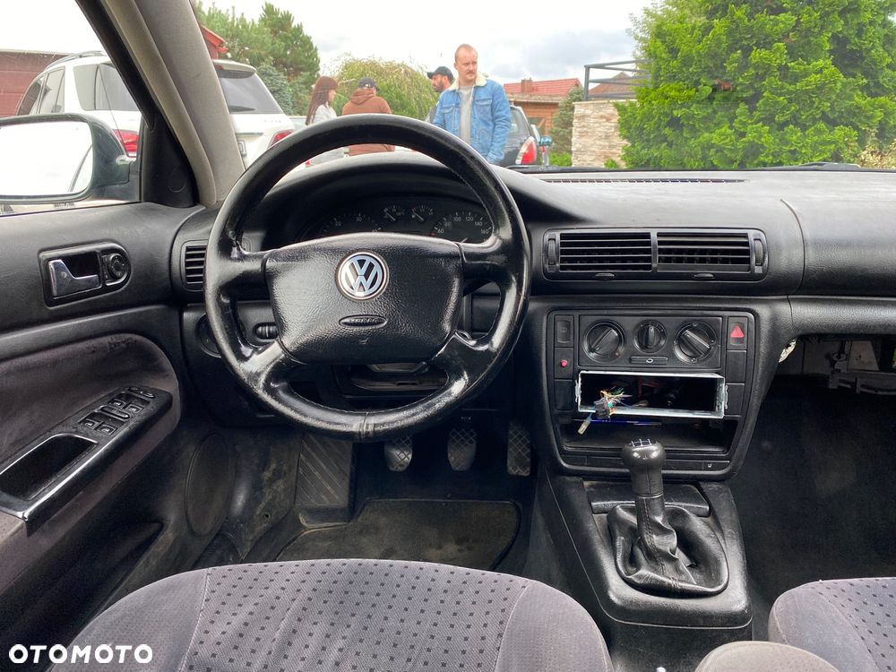 Volkswagen Passat 1.9 TDI Comfortline - 16