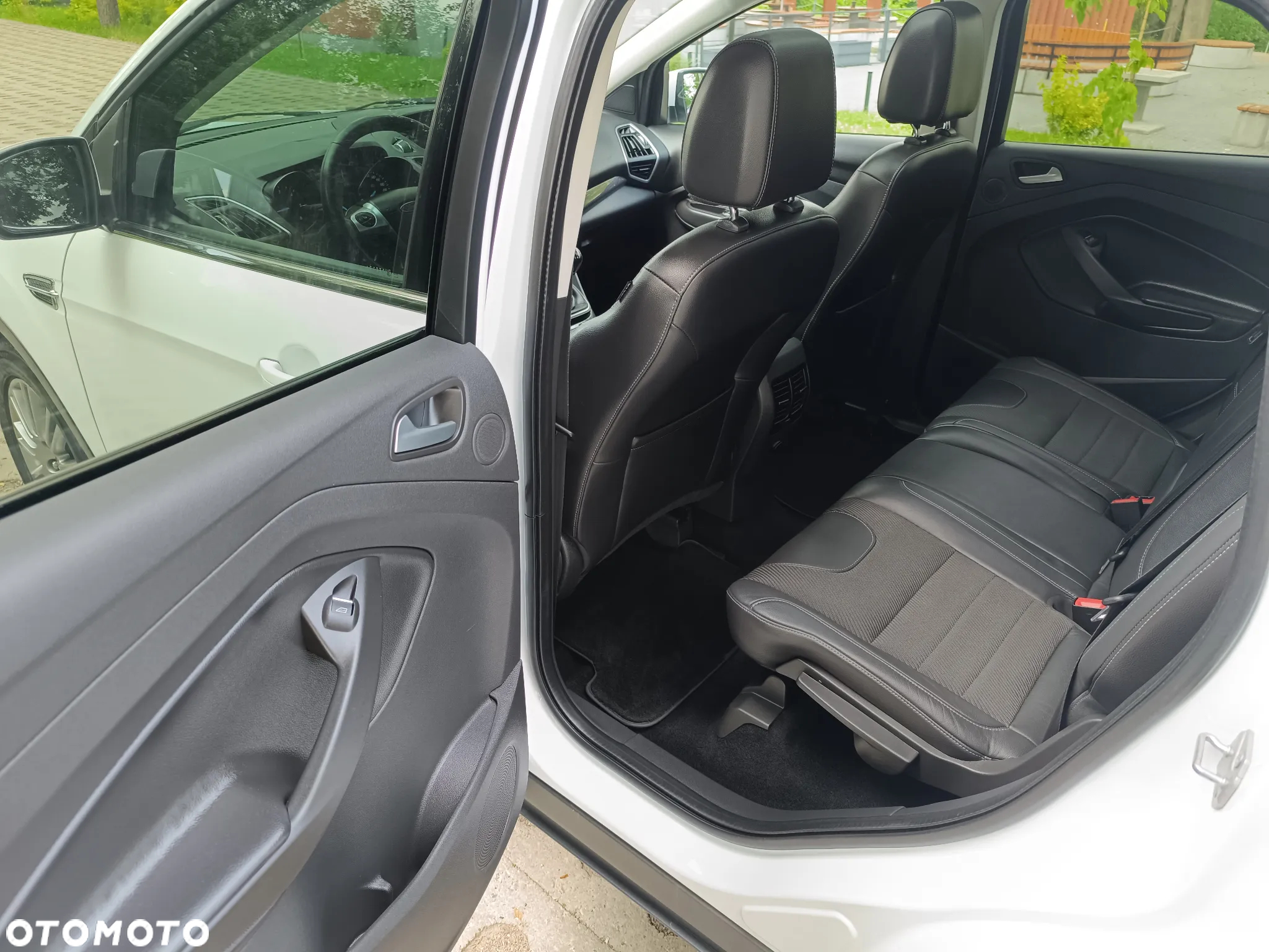 Ford Kuga 2.0 TDCi 2x4 Titanium - 28