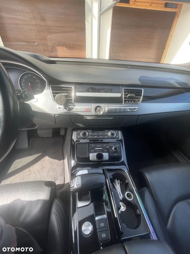 Audi A8 4.2 TDI DPF (clean diesel) quattro tiptronic - 2