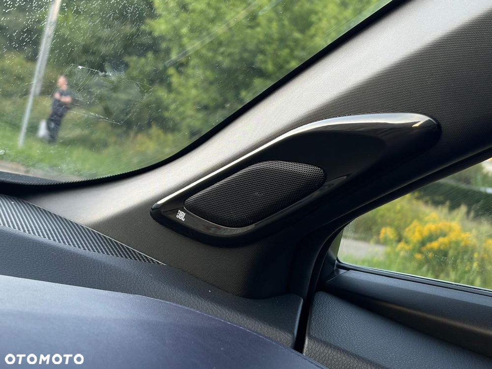 Toyota C-HR 1.8 Hybrid Neon Lime powered by JBL - 25