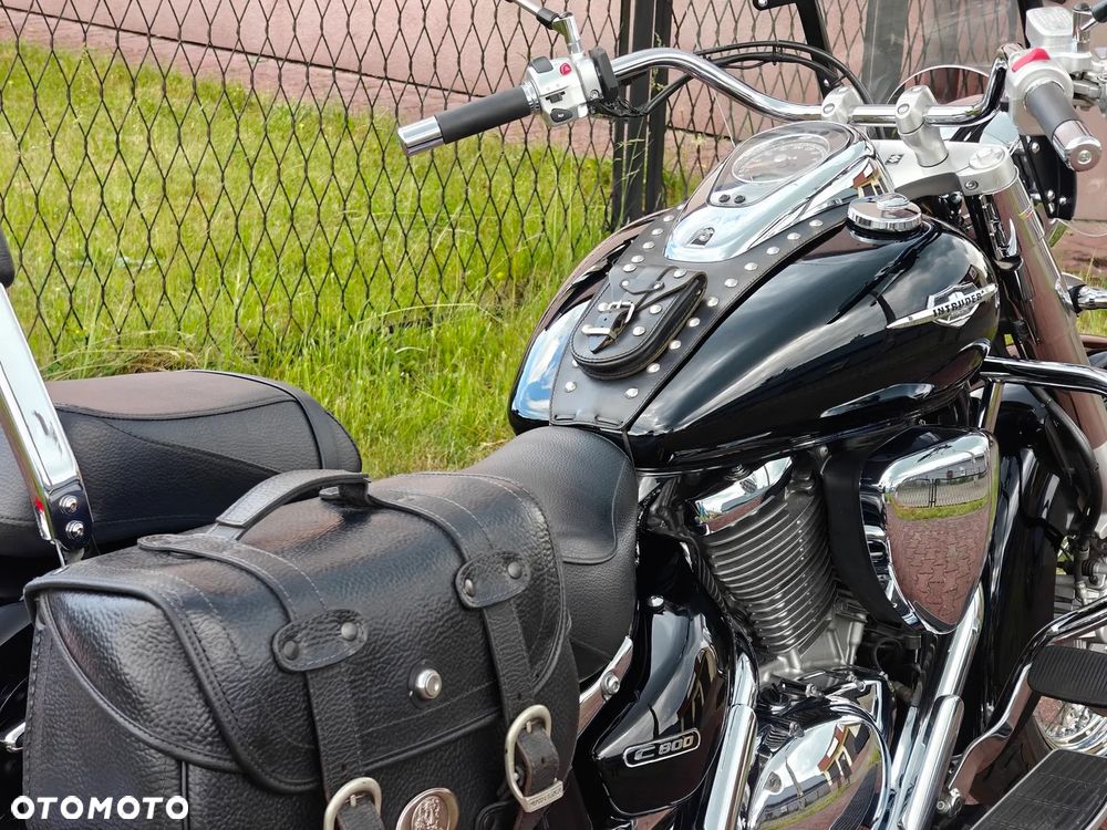 Suzuki Intruder - 14