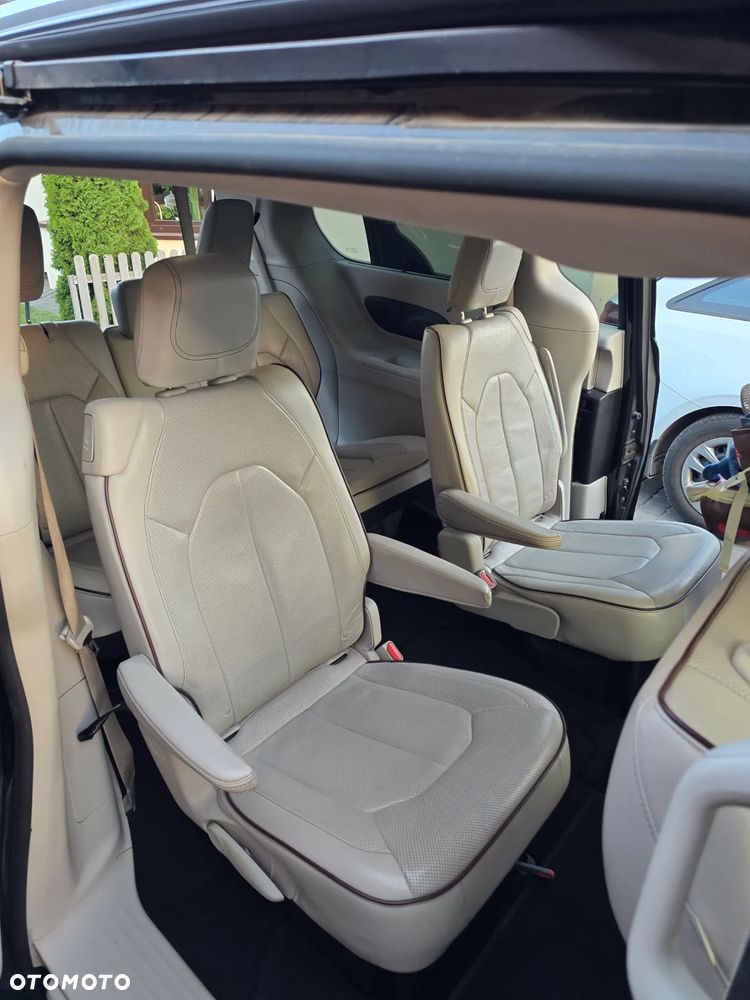 Chrysler Pacifica - 8