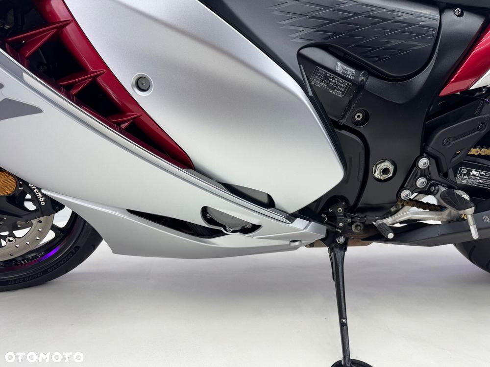 Suzuki GSX - 33