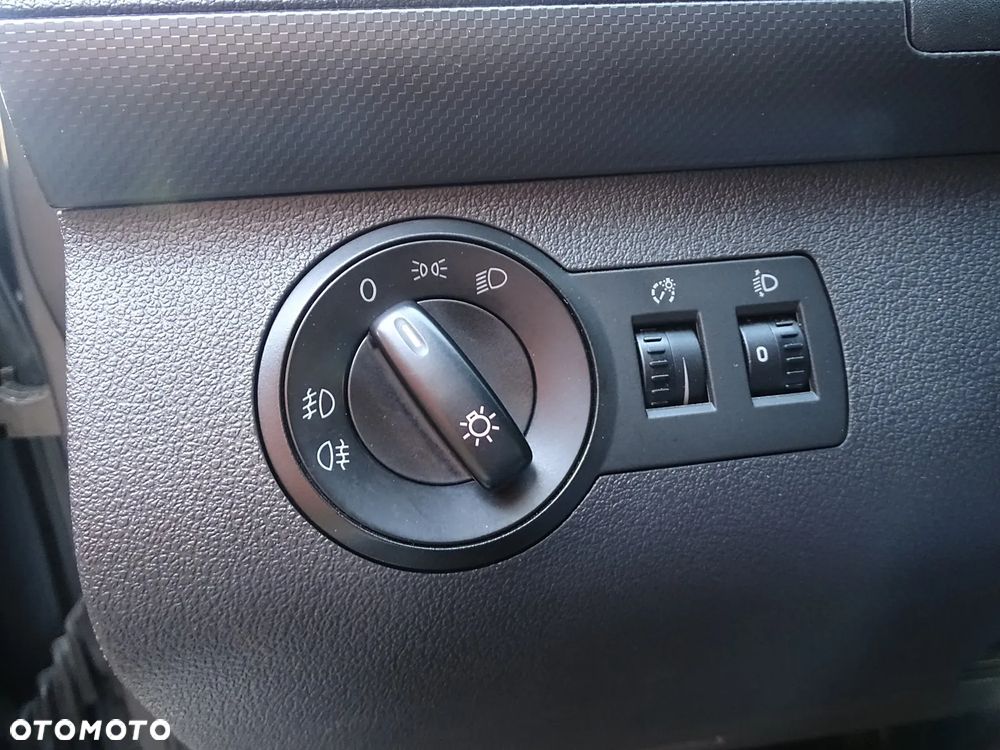 Volkswagen Caddy 1.6 (7-Si.) Edition 30 - 31