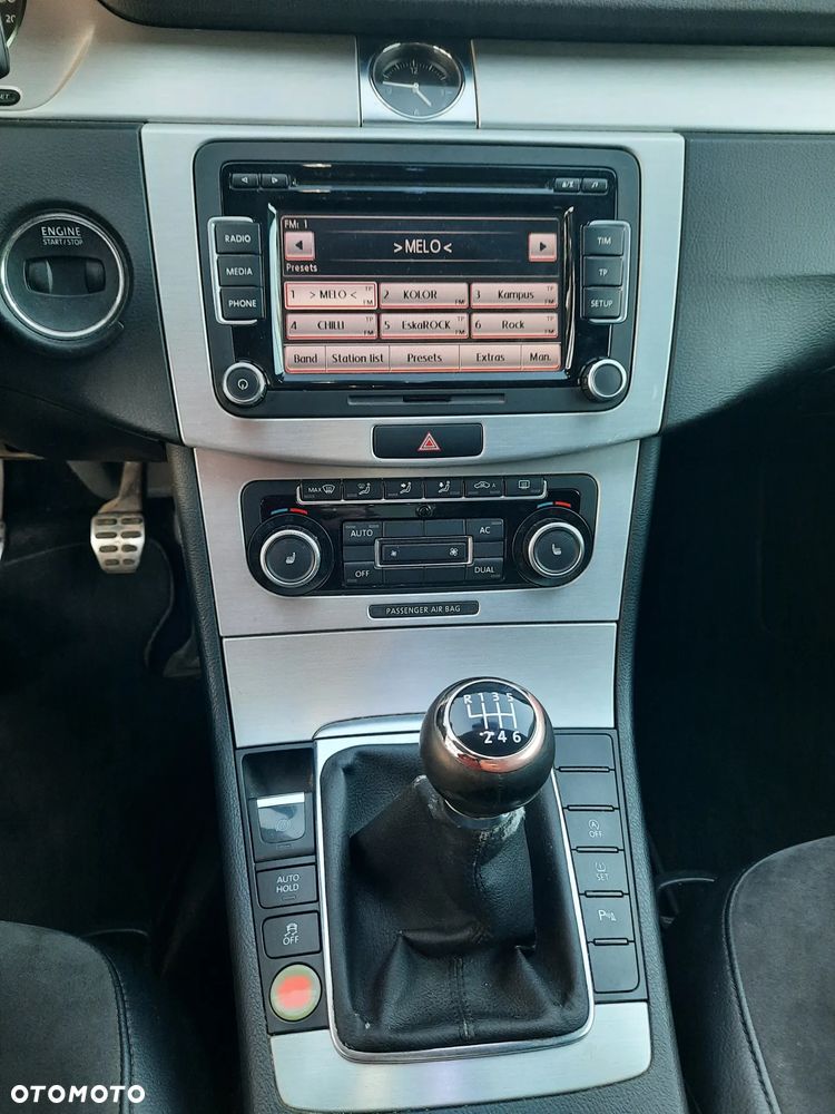 Volkswagen Passat 2.0 TDI DPF Highline - 11