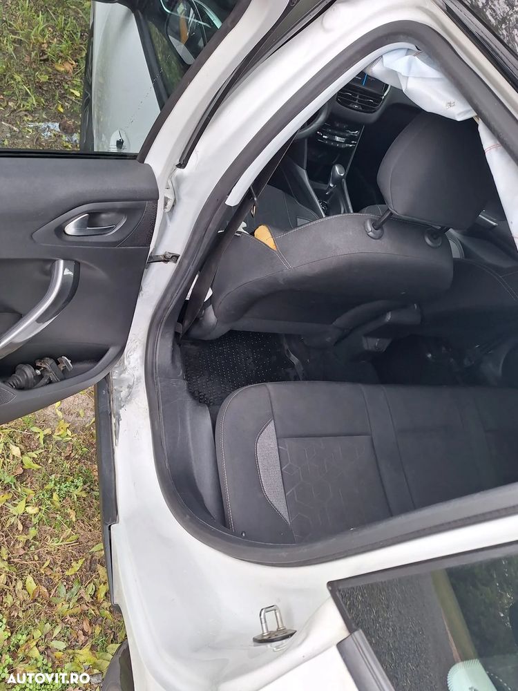 Peugeot 2008 PureTech 110 GPF Stop&Start EAT6 Active - 6