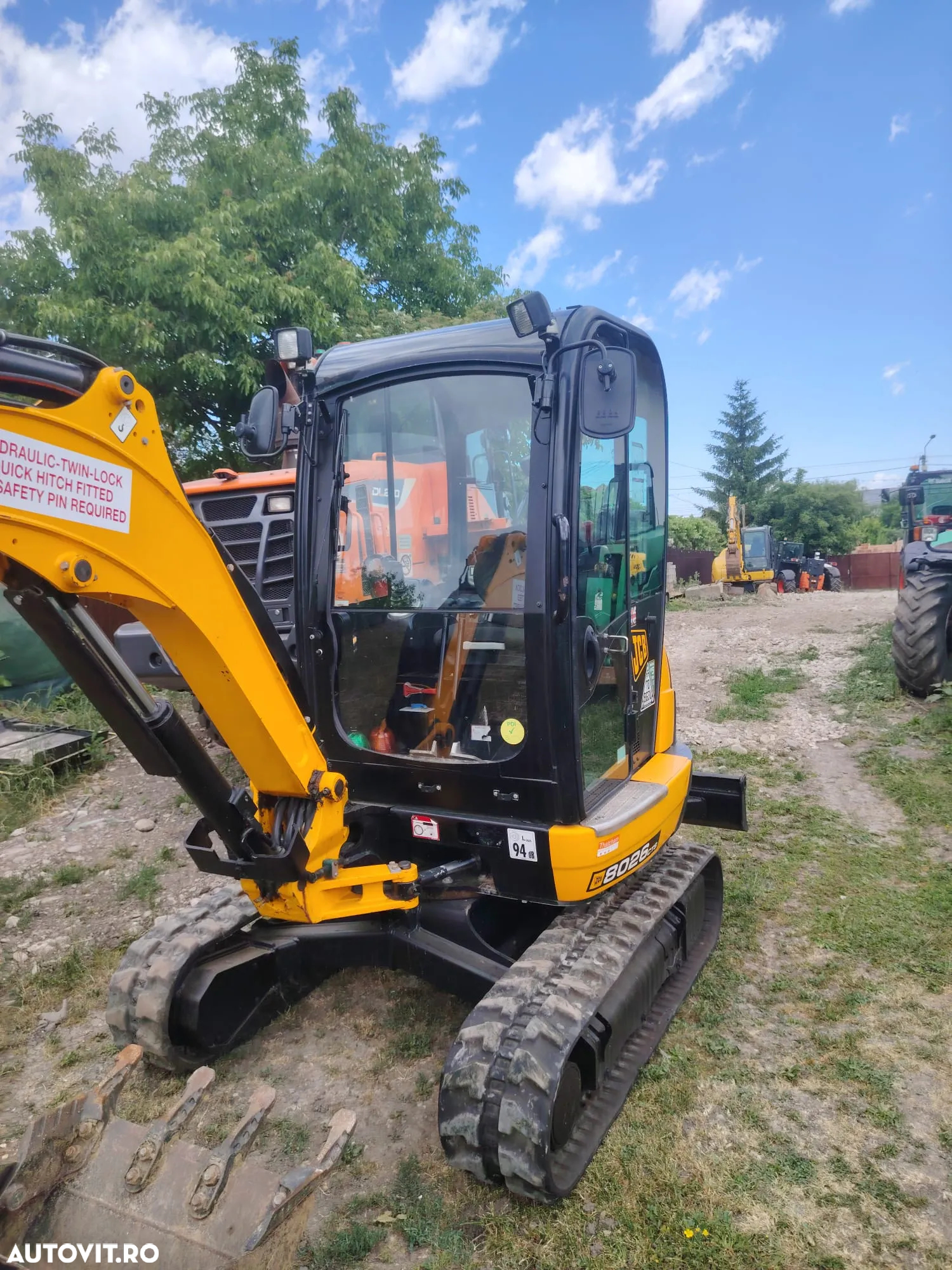 JCB 8026 - 3