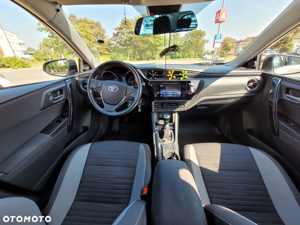 Toyota Auris 1.6 Premium - 11