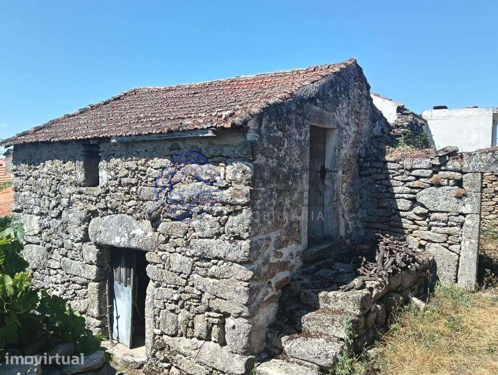 Moradia  na Região do Douro á venda  para recuperar em Coura Armamar - Grande imagem: 2/25