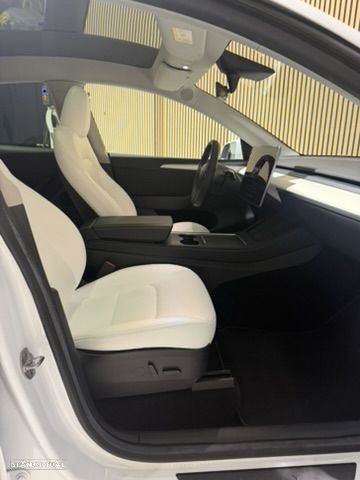 Tesla Model Y Long Range Dual Motor AWD - 13
