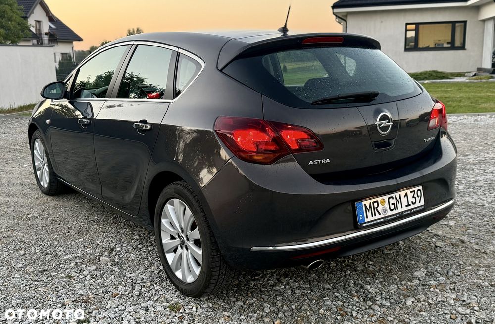 Opel Astra 2013 photo 4
