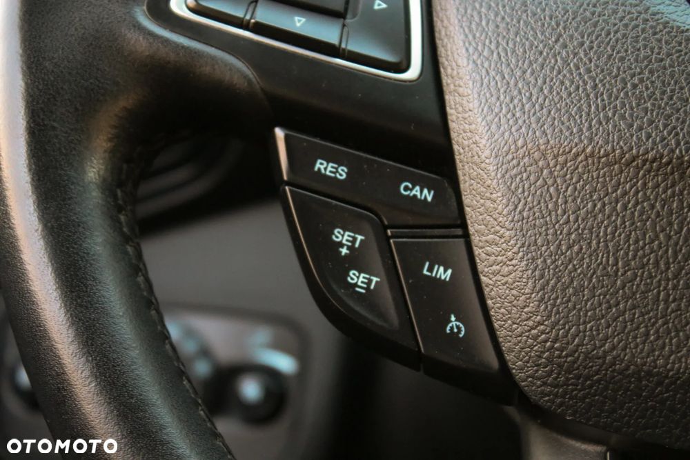 Ford Kuga 1.5 EcoBoost 2x4 Titanium - 35
