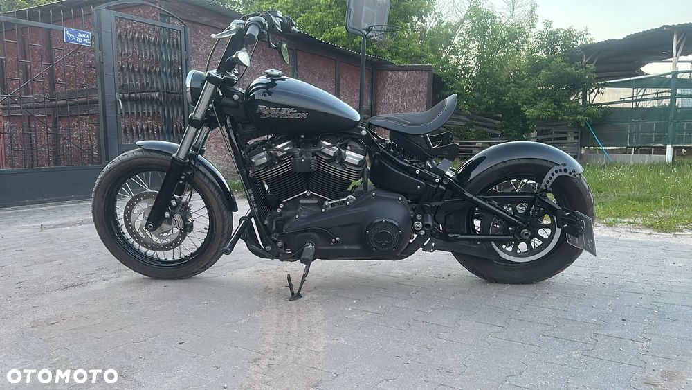 Harley-Davidson Softail Street Bob - 1