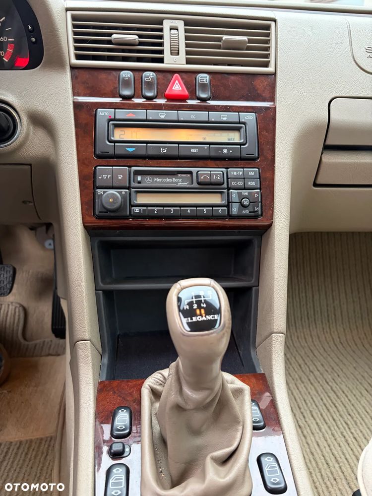 Mercedes-Benz Klasa C 200 T Elegance - 11