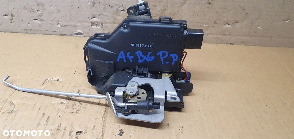 Zamek prawy przód przedni prawy Audi A4 B6 7PIN 4B1837016E - 2