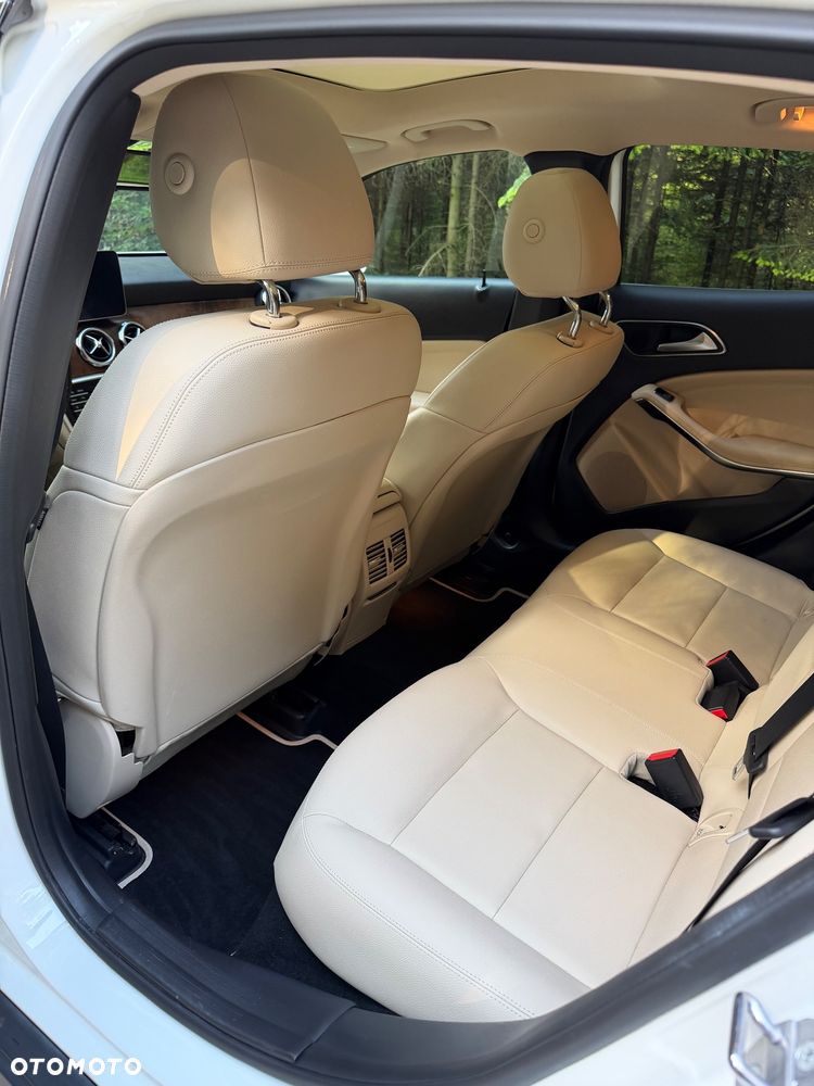 Mercedes-Benz GLA 250 7G-DCT - 10