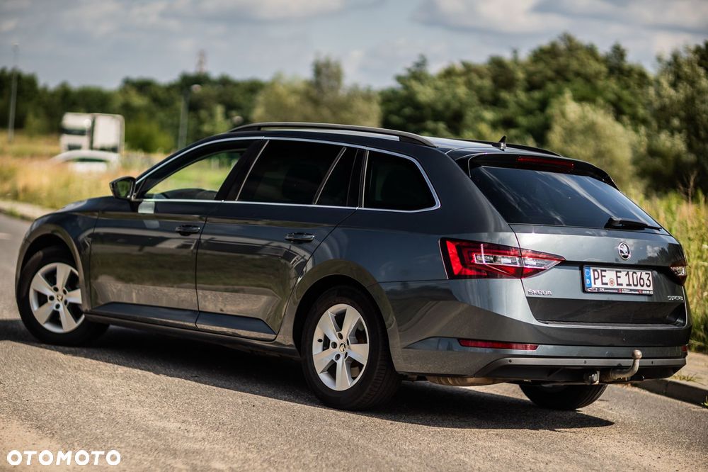 Skoda Superb 2.0 TDI DSG Ambition - 21