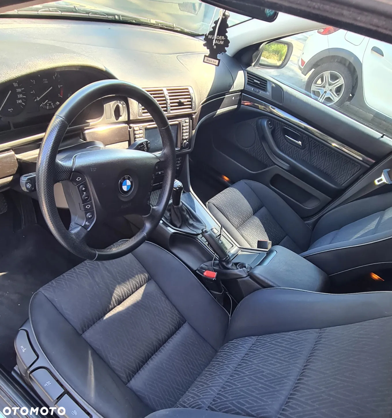 BMW Seria 5 520i - 6