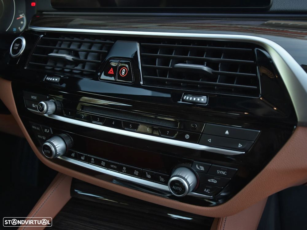 BMW 530 e iPerformance Line Luxury - 27