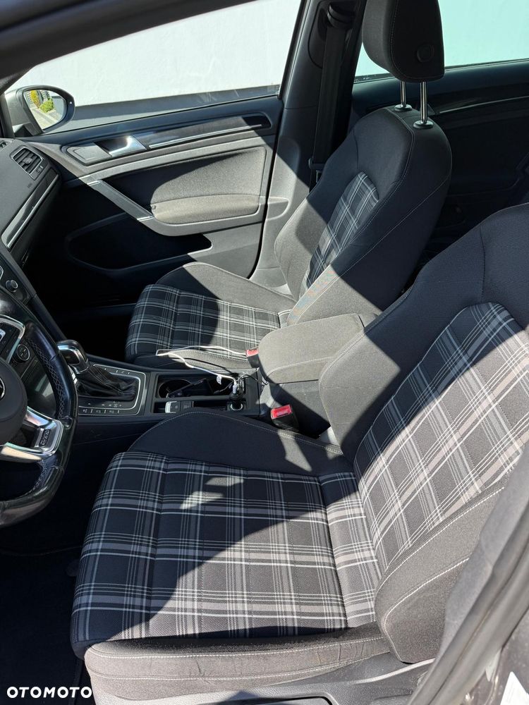 Volkswagen Golf - 16