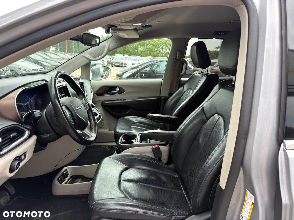 Chrysler Pacifica - 22