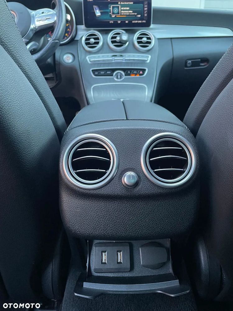 Mercedes-Benz Klasa C 300 9G-TRONIC AMG Line - 15