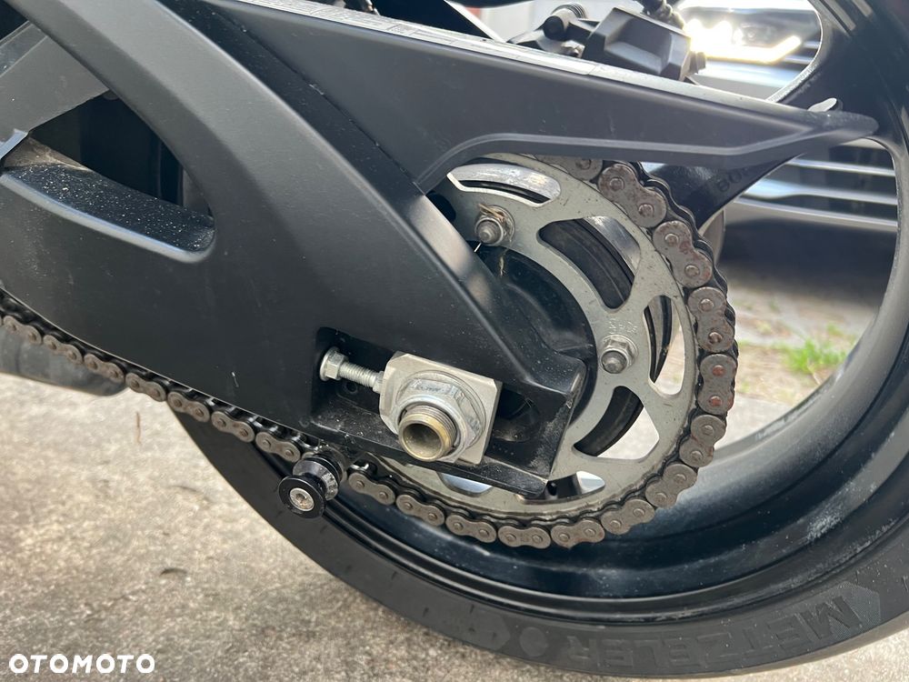 Suzuki GSX-R - 11