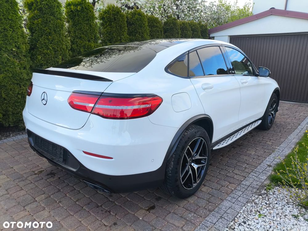 Mercedes-Benz GLC 300 4Matic 9G-TRONIC AMG Line - 9