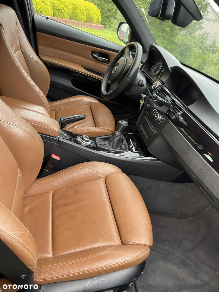 BMW Seria 3 330d xDrive DPF Touring - 15