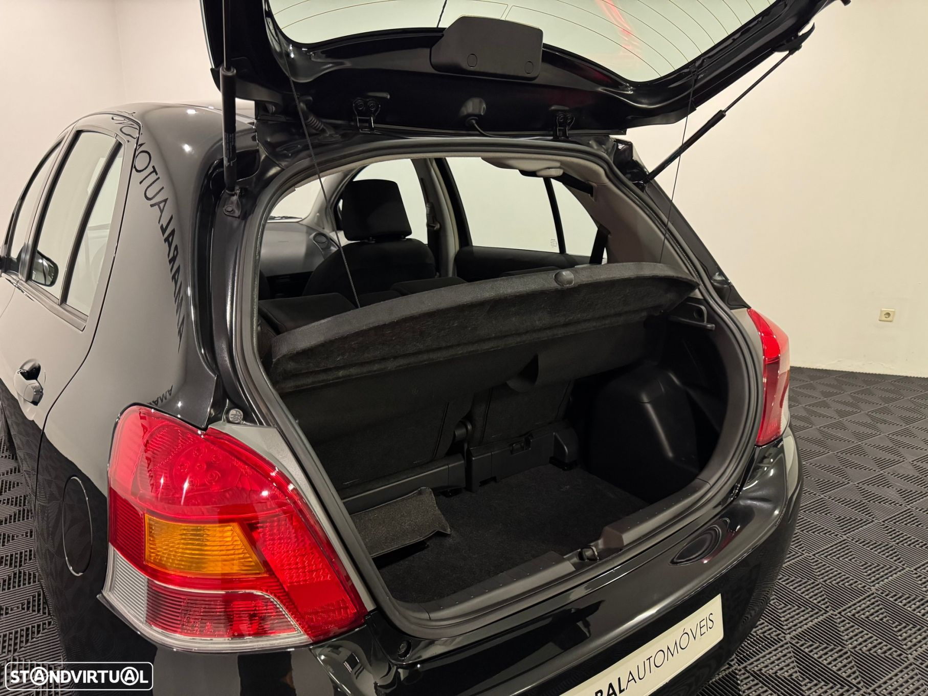 Toyota Yaris 1.0 VVT-i AC - 42