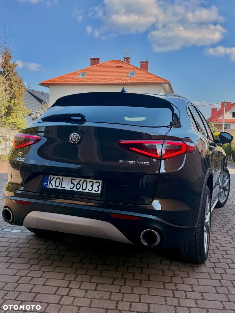 Alfa Romeo Stelvio 2.0 Turbo 16V AT8-Q4 Ti - 12