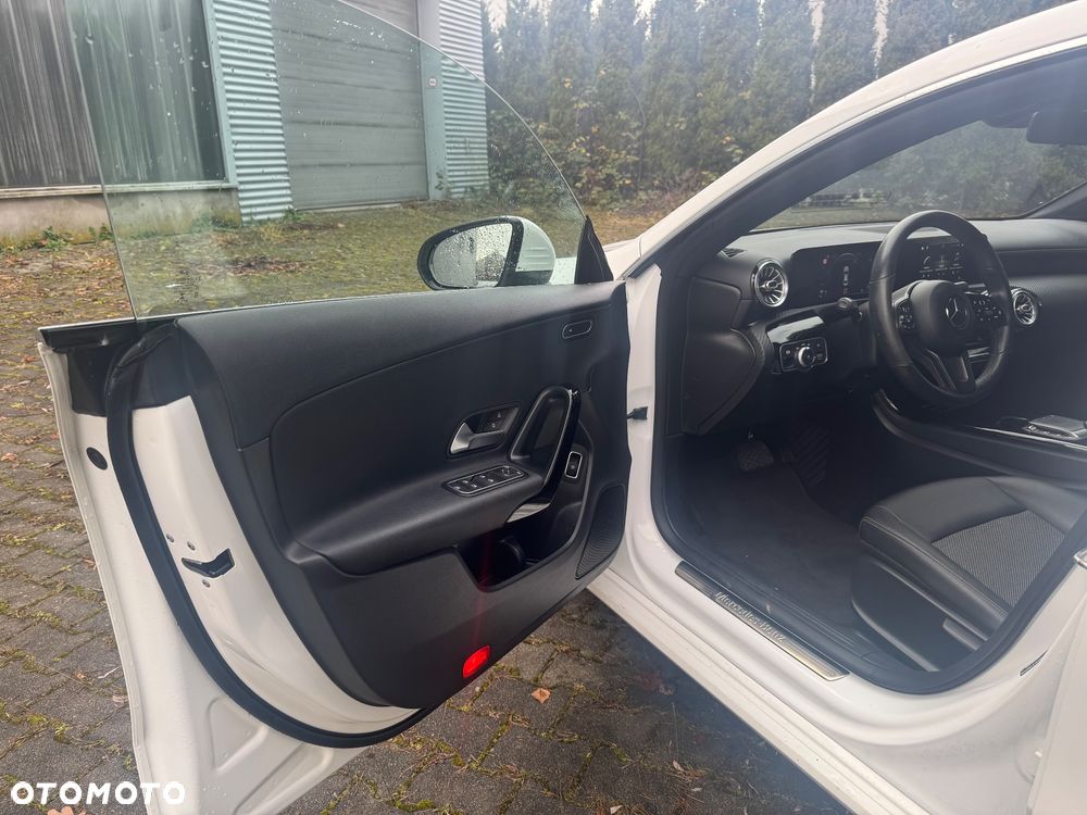 Mercedes-Benz CLA 180 Edition 1 7G-DCT - 38