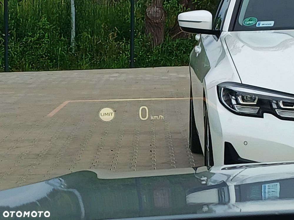 BMW Seria 3 318i M Sport - 35