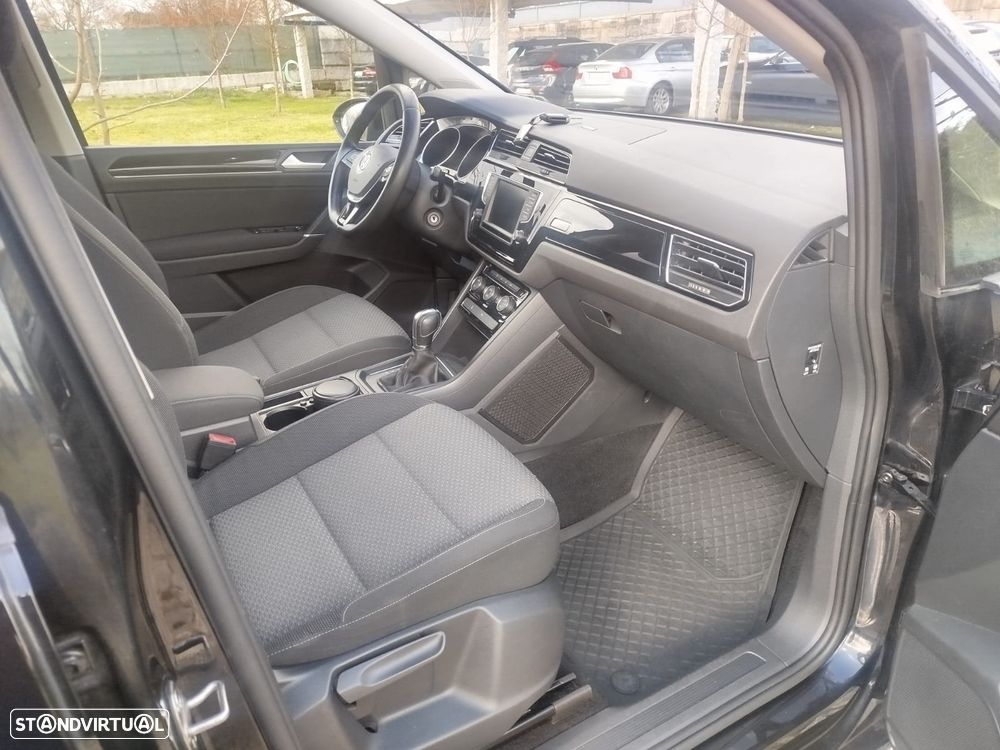 VW Touran 1.6 TDI Confortline DSG - 12