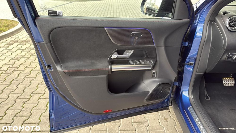 Mercedes-Benz GLA - 9