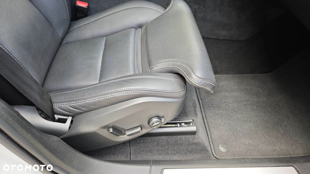 Volvo XC 60 B4 D AWD Inscription - 19