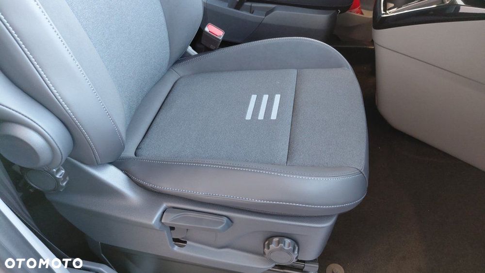 Ford Tourneo Custom - 15