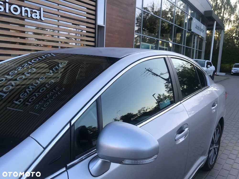 Toyota Avensis 1.8 Premium - 16