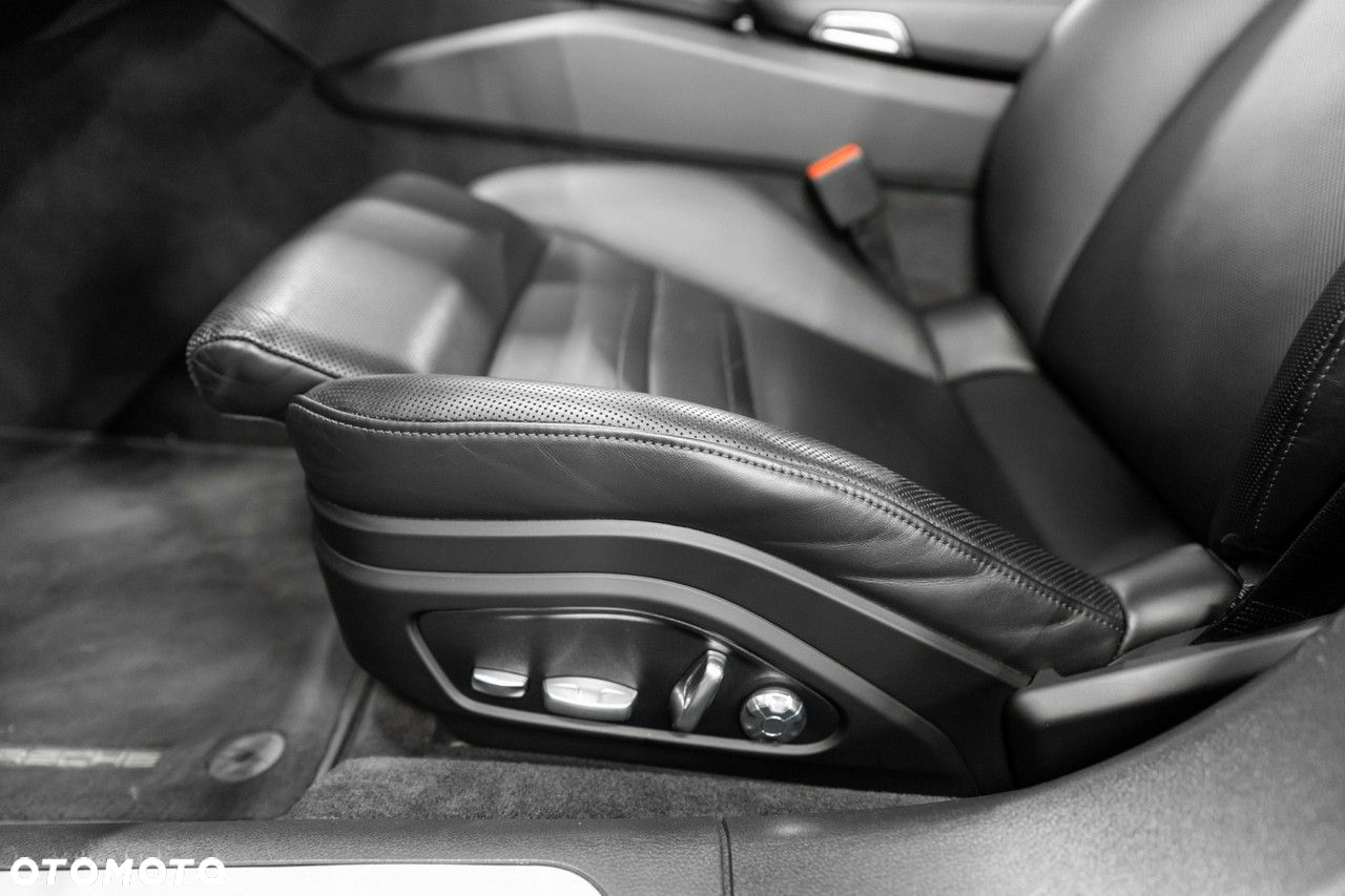 Porsche Panamera - 33