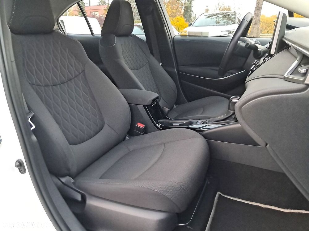 Toyota Corolla 1.8 Hybrid Comfort - 17