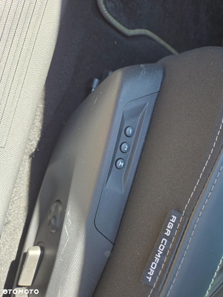 Peugeot 408 HYBRID 136 e-DSC6 GT - 17