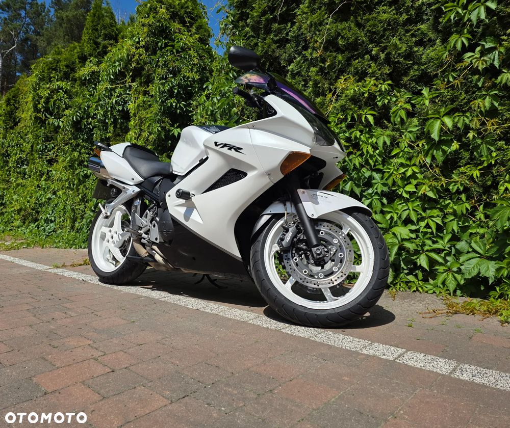 Honda VFR - 3