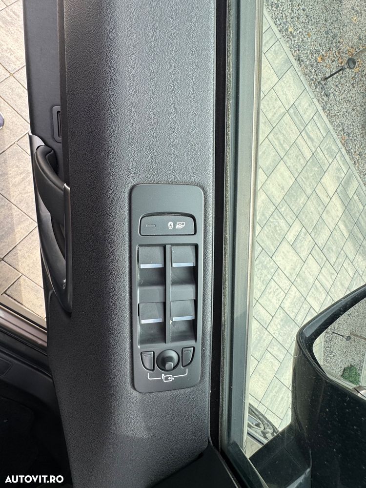 Land Rover Discovery Sport 2.0 l TD4 HSE - 31