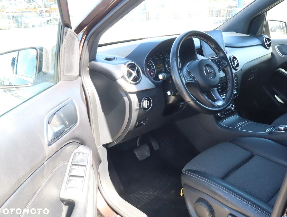 Mercedes-Benz Klasa B 180 7G-DCT UrbanStyle Edition - 9