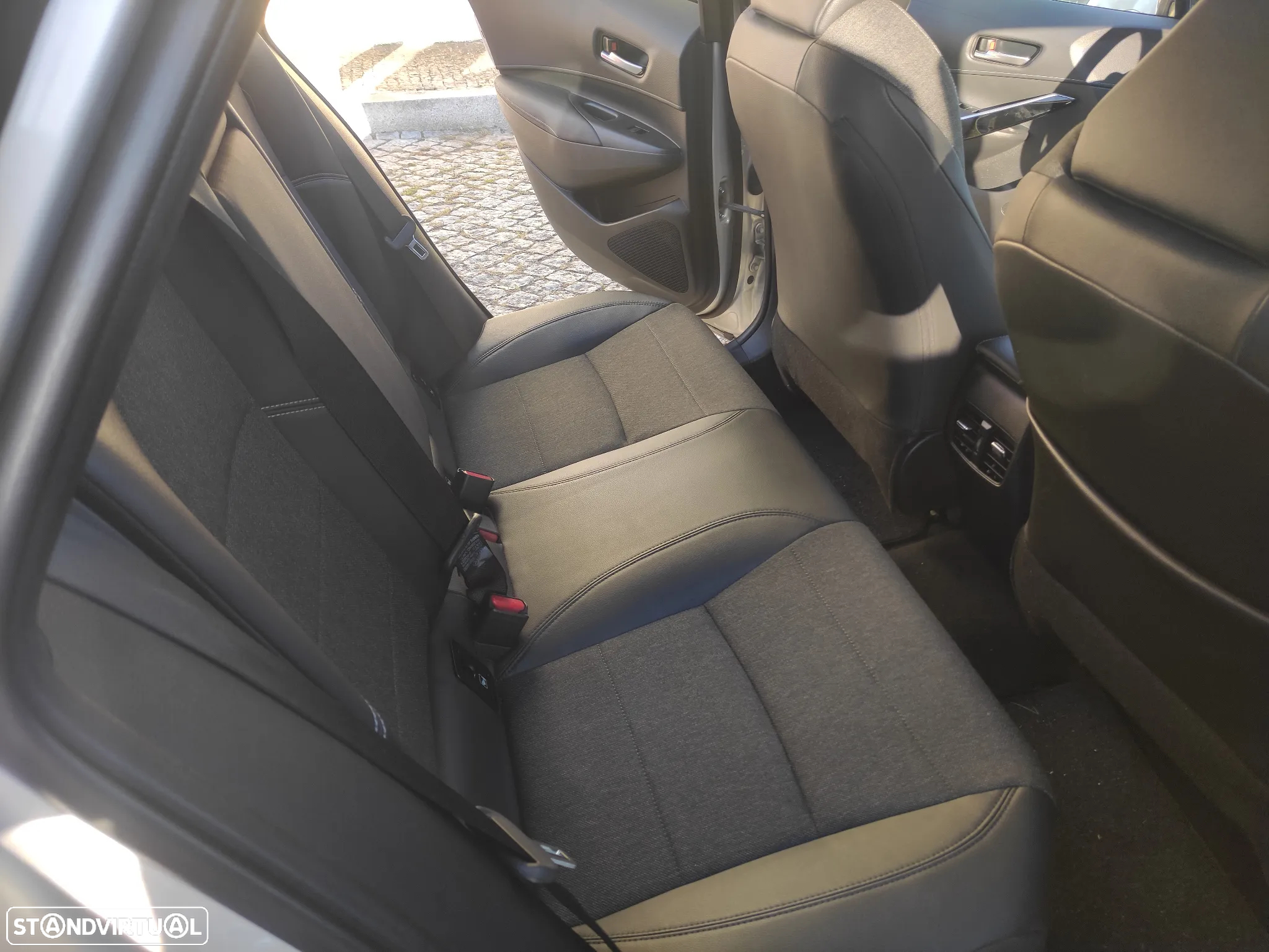 Toyota Corolla Touring Sports 1.8 Hybrid Comfort+P.Sport - 14