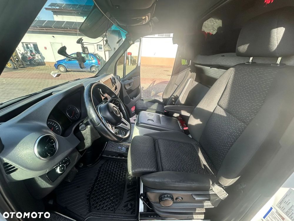 Mercedes-Benz Sprinter 319 - 12
