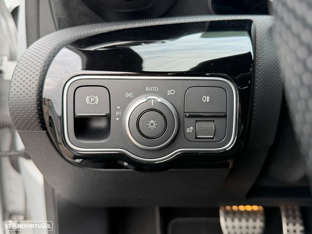 Mercedes-Benz A 250 e AMG Line - 19