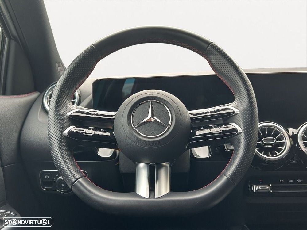 Mercedes-Benz GLA 180 — fotografia 10