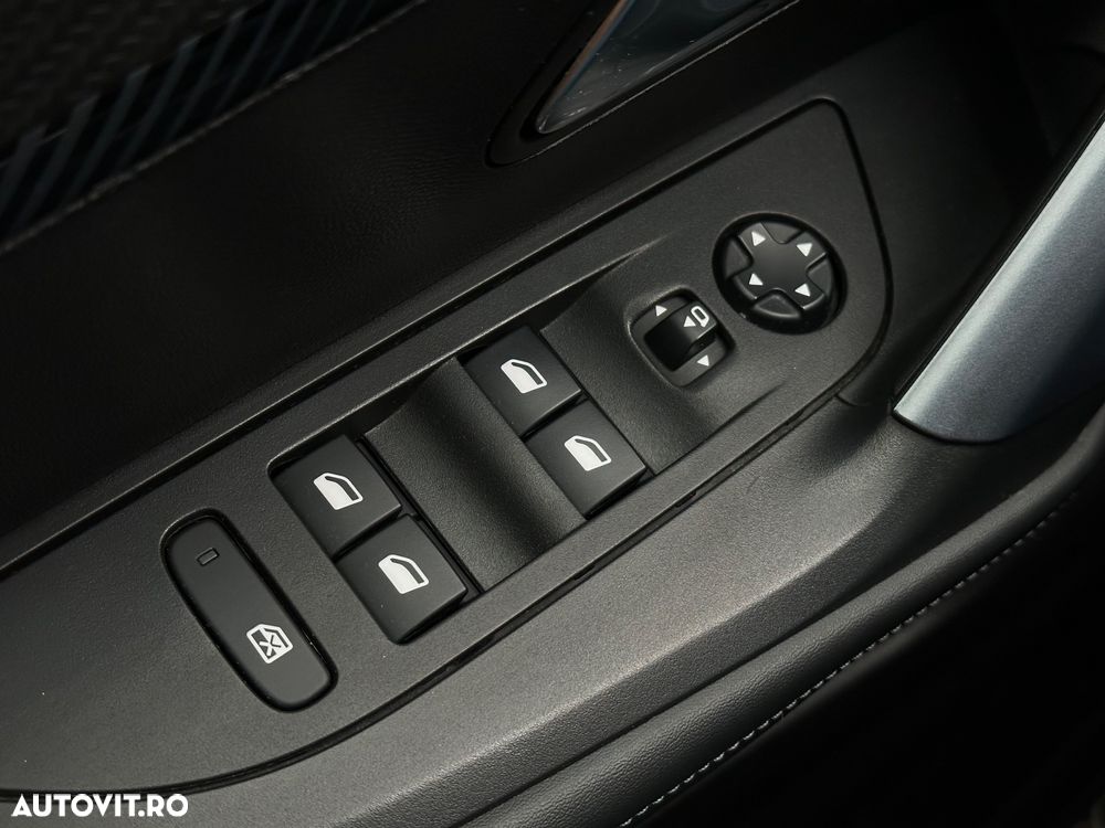 Peugeot 2008 1.2 PureTech Turbo S&S Allure - 30